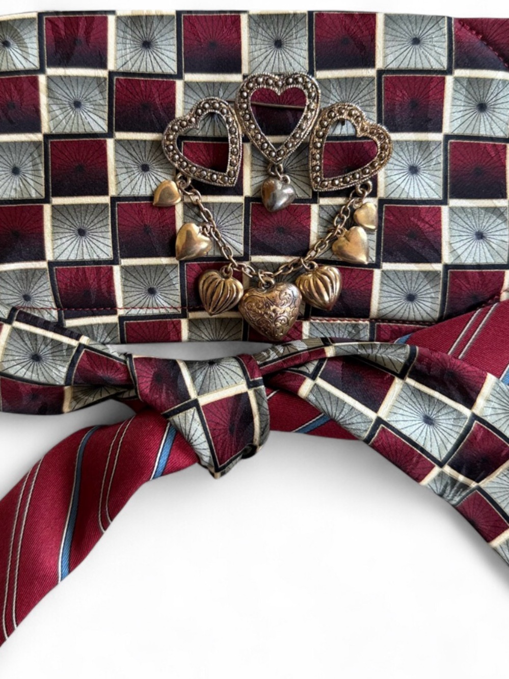 Fairytale Necktie Belt Queen of Hearts Vintage Ties,Heart Brooch hidden pocket - Picture 3 of 3
